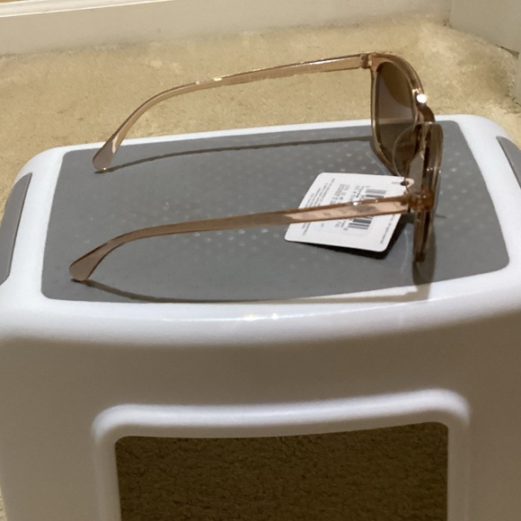 🆕🔥 Panama Jack Tan Sunglasses super cute. You can wear these anywhere. - Picture 2 of 3